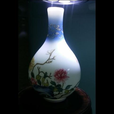 乾隆珐琅彩花卉小瓶-艳阳轻雨
