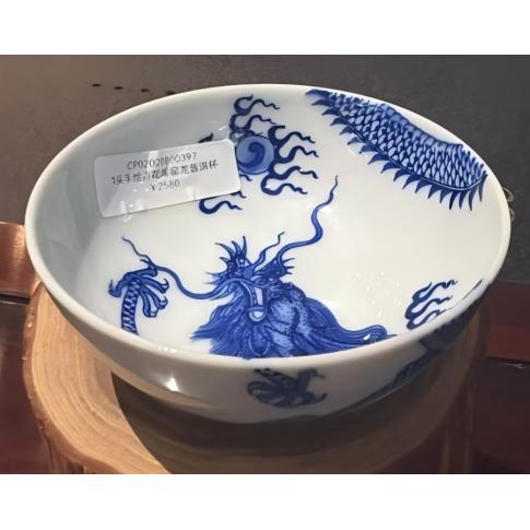 1头手绘青花柴窑龙普洱杯