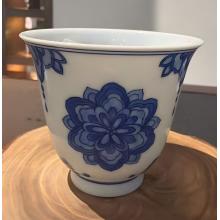 1头手绘青花柴窑缠枝花...